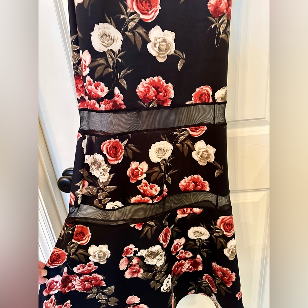 Minette - STUNNING Black and Floral Fit & Flare Off The Shoulder Dress! - Picture 6 of 9